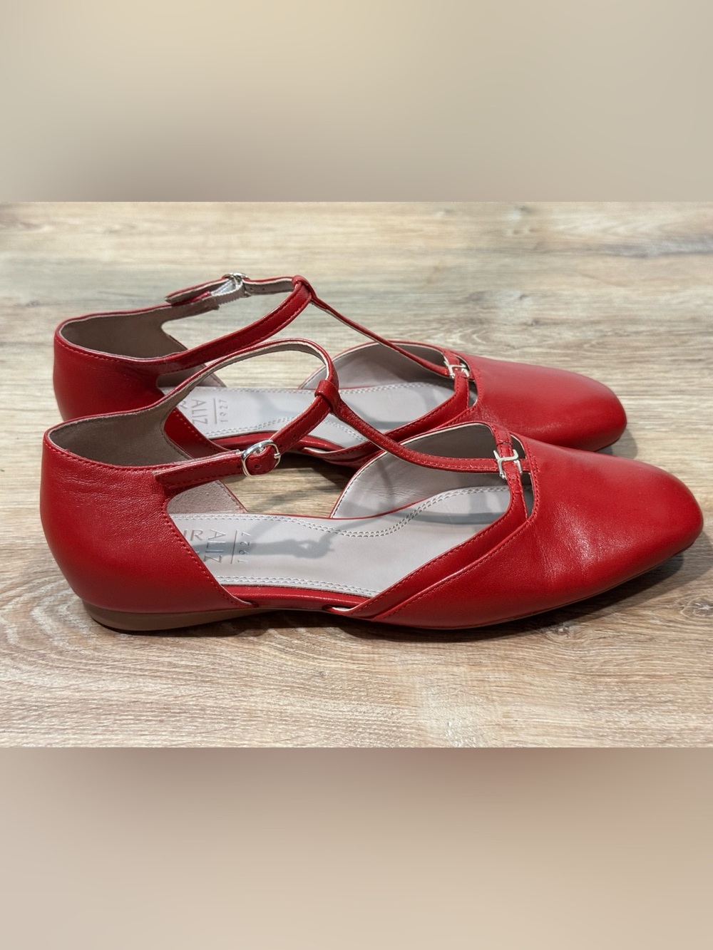 NATURALIZER RED CARESSE MARY JANE FLAT SIZE 9.5W
